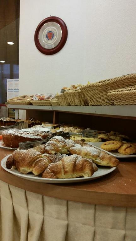 ואראצה Hotel Villa Camilla מראה חיצוני תמונה