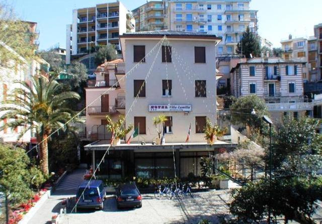 ואראצה Hotel Villa Camilla מראה חיצוני תמונה