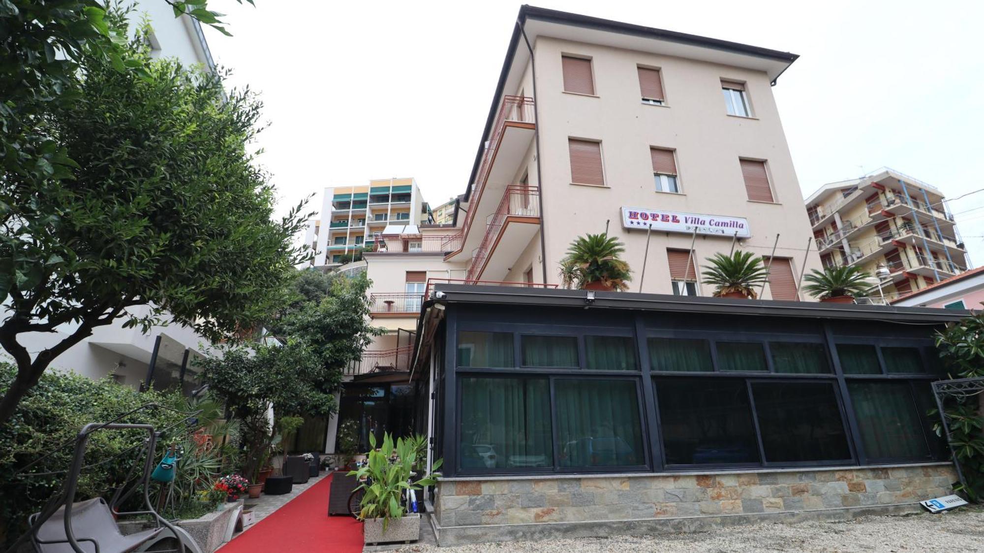 ואראצה Hotel Villa Camilla מראה חיצוני תמונה