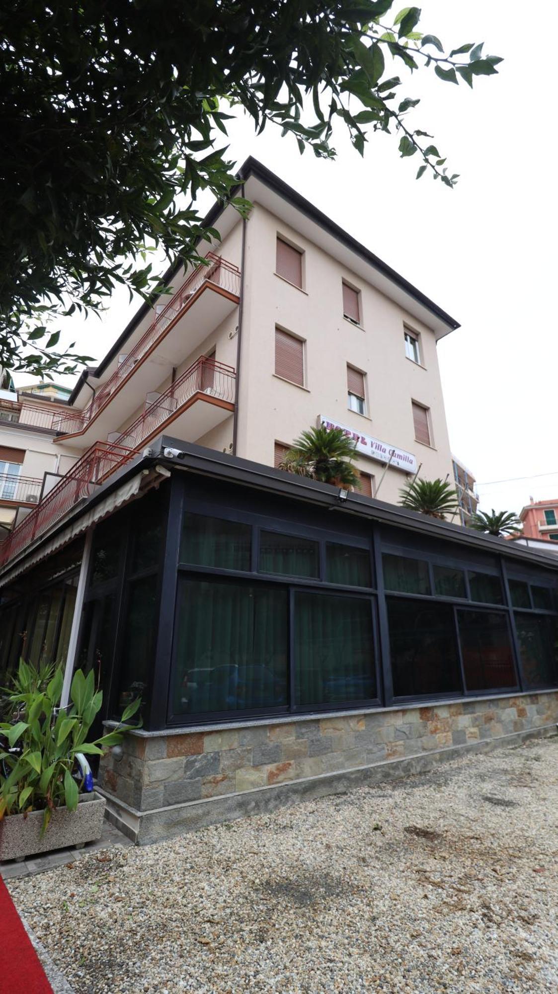 ואראצה Hotel Villa Camilla מראה חיצוני תמונה