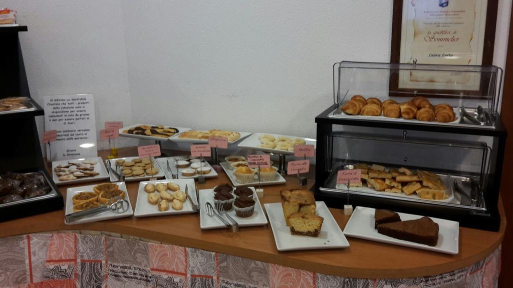ואראצה Hotel Villa Camilla מראה חיצוני תמונה