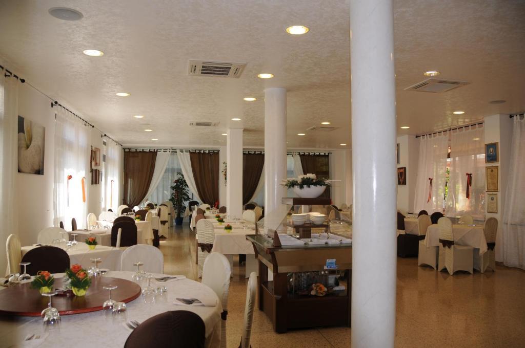 ואראצה Hotel Villa Camilla מראה חיצוני תמונה
