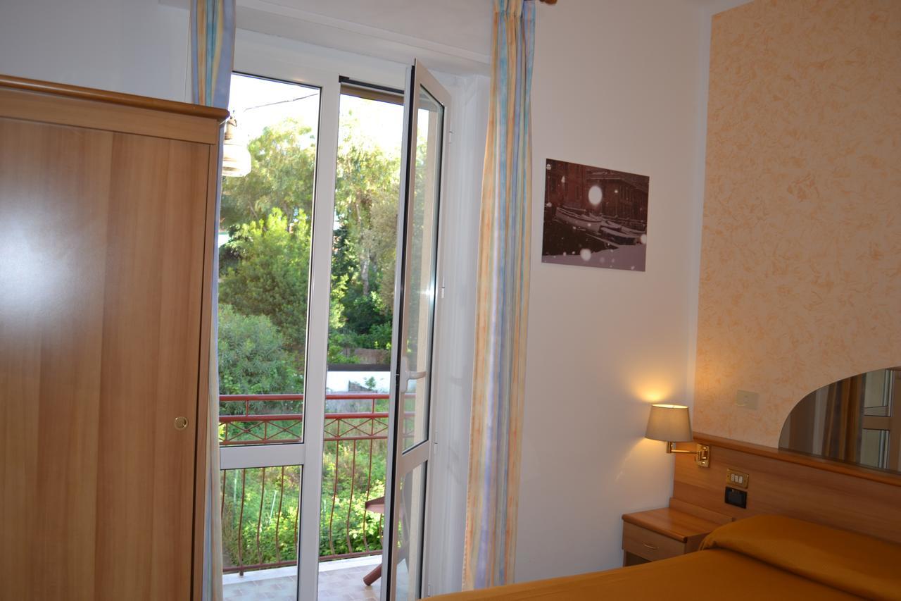 ואראצה Hotel Villa Camilla מראה חיצוני תמונה