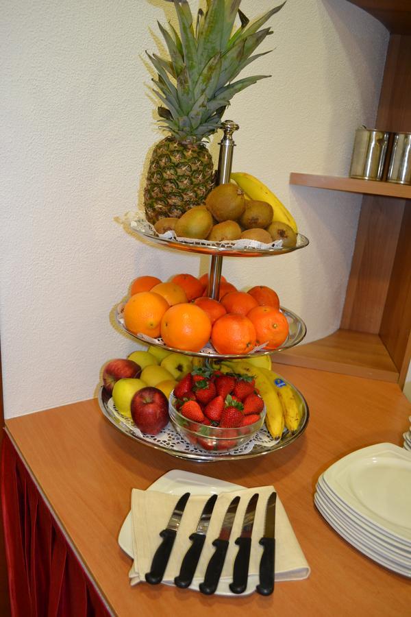 ואראצה Hotel Villa Camilla מראה חיצוני תמונה